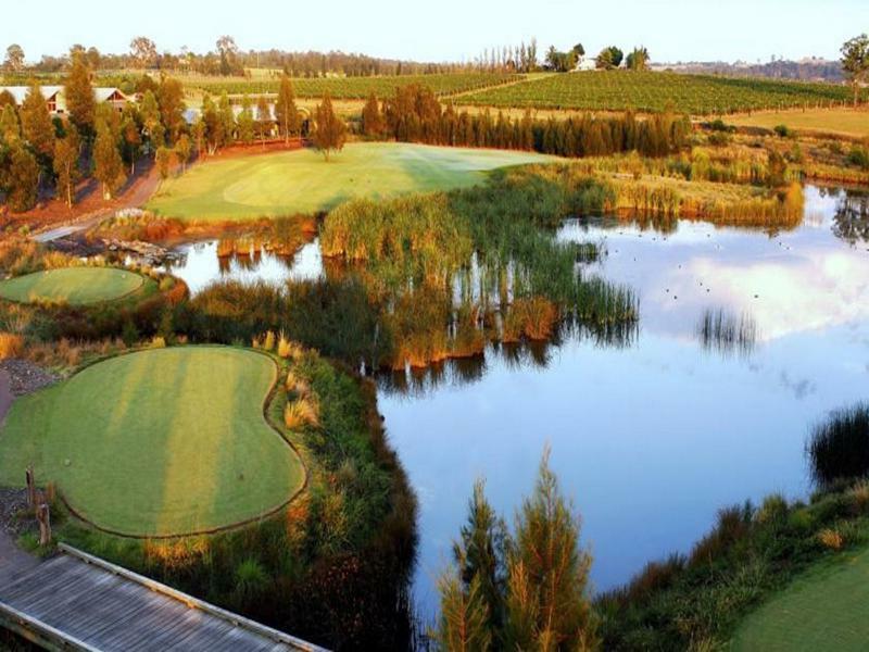 فندق شاتو إيلان آت ذا فينتدج هانتر فالي بوكولبن المظهر الخارجي الصورة The 18th hole at the Links Lady Bay Golf Club